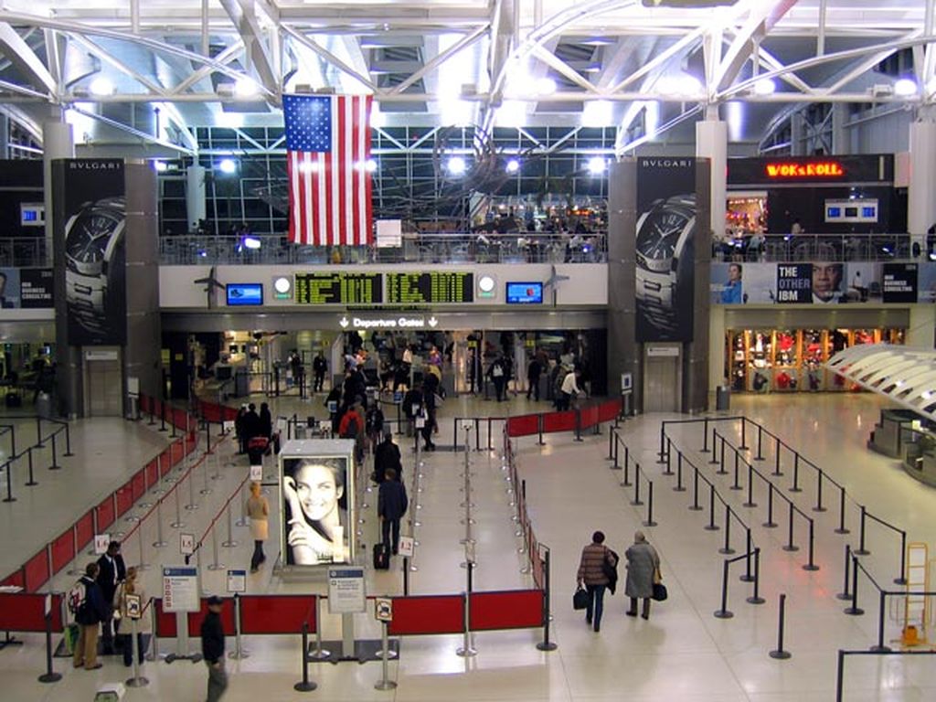 Επιπλέον μέτρα στα αεροδρόμια των ΗΠΑ ζητούν οι επιβάτες