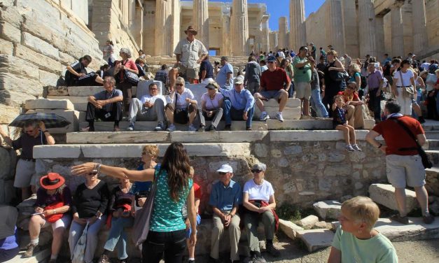 Μείωση αφίξεων-εισπράξεων διαπιστώνει η ΤτΕ τον Ιανουάριο