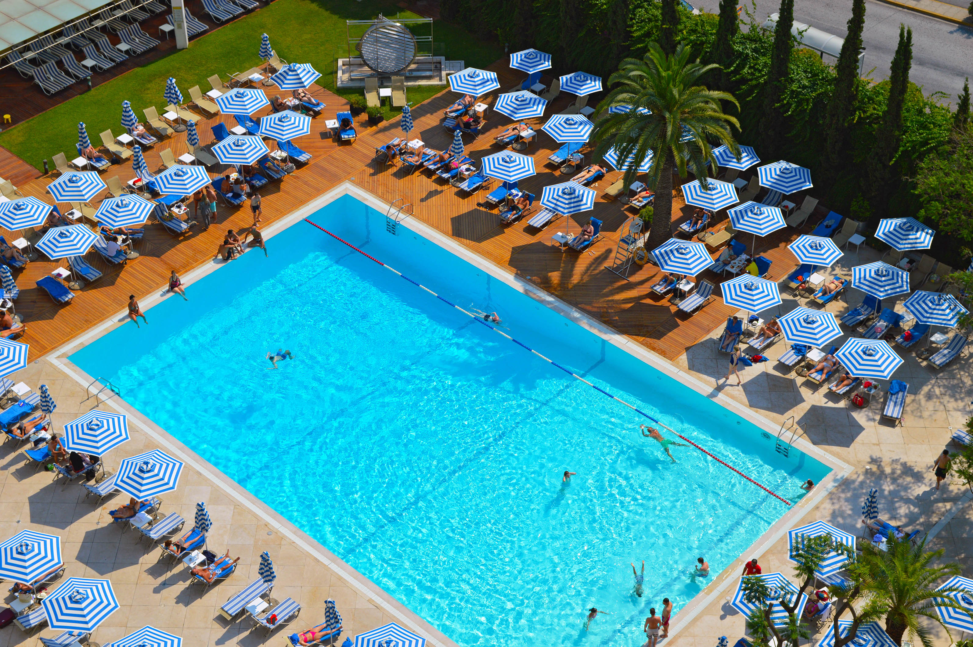 Στην πισίνα του Hilton