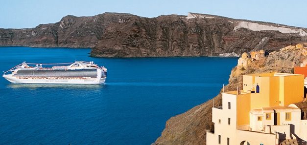 Το Majestic Princess “έπιασε” Σαντορίνη