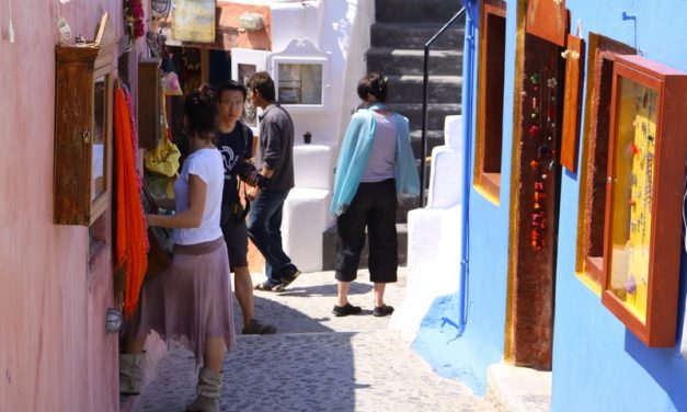 Ανοιχτά τα μαγαζιά όλες τις Κυριακές, ζητούν στην Σαντορίνη