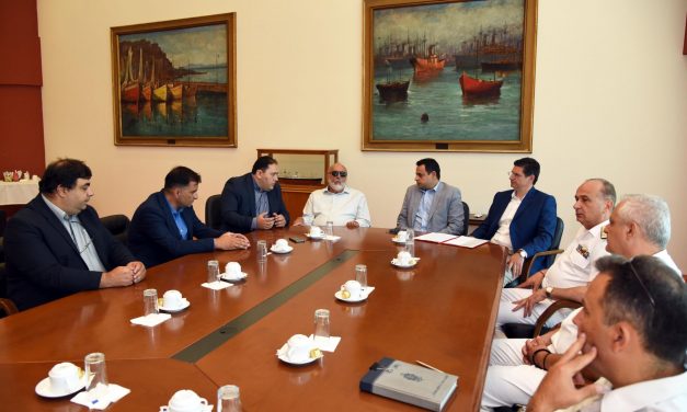 Υπεγράφη η σύμβαση αγοράς των δέκα μηχανών και άλλου εξοπλισμού για την Πλοηγική Υπηρεσία του Πειραιά