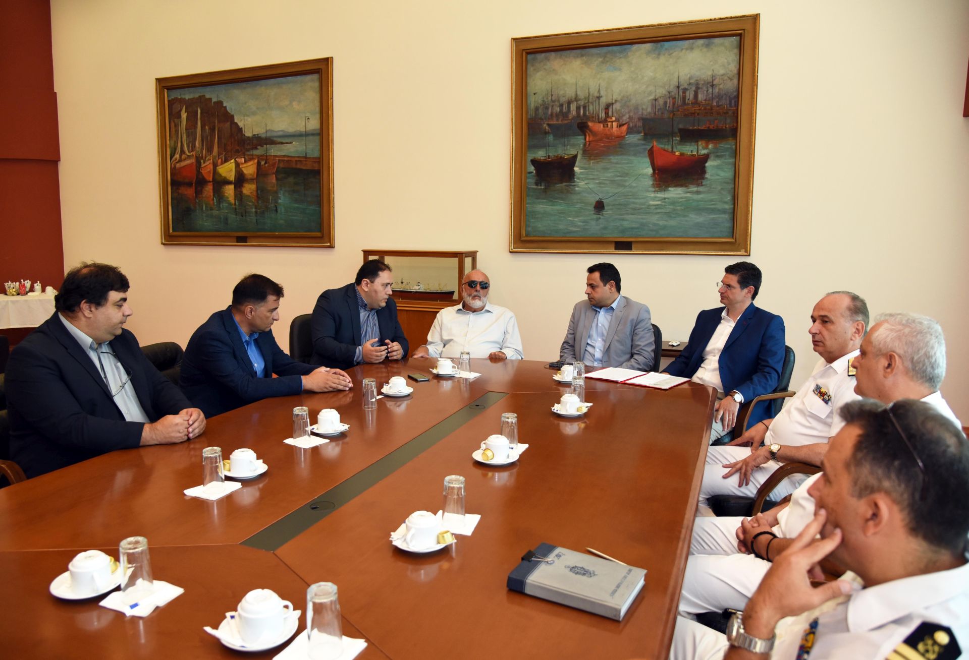 Υπεγράφη η σύμβαση αγοράς των δέκα μηχανών και άλλου εξοπλισμού για την Πλοηγική Υπηρεσία του Πειραιά