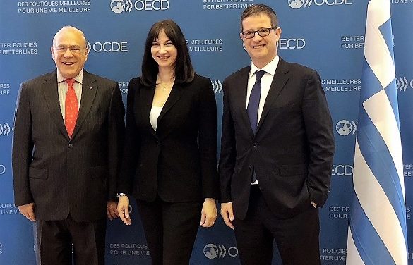 Συνάντηση της Υπουργού Τουρισμού Έλενας Κουντουρά με τον Γ.Γ. του ΟΟΣΑ Angel Gurría  στο Παρίσι, για την ενδυνάμωση της συνεργασίας Ελλάδας- ΟΟΣΑ στον τουρισμό.