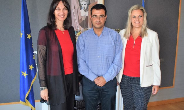 Συνάντηση της Υπουργού Τουρισμού Έλενας Κουντουρά με το Δήμαρχο της Ύδρας Γεώργιο Κουκουδάκη για τη δυναμική προώθηση και προβολή του νησιού στο εξωτερικό