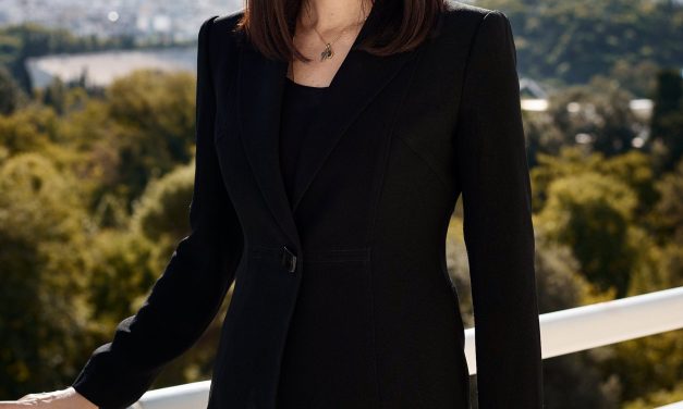 Βράβευση της Υπουργού Τουρισμού Έλενας Κουντουρά για την επιτυχημένη τουριστική στρατηγική της Ελλάδας στα IIPTI Global Awards for Empowered Women in Tourism “Celebrating Her”.