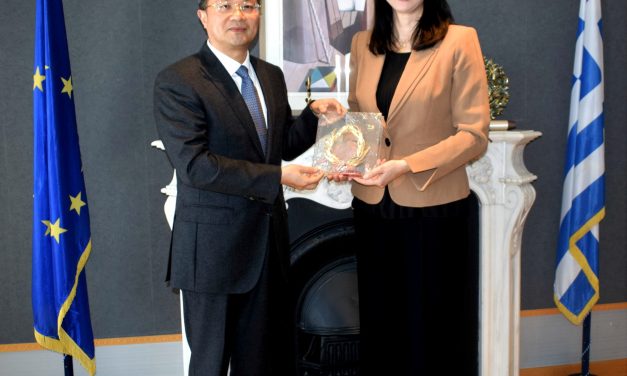 Συνάντηση της Υπουργού Τουρισμού Έλενας Κουντουρά με τον Υπουργό Εξωτερικών Σχέσεων της κινεζικής Fujian για την τουριστική συνεργασία με την Ελλάδα και την προοπτική απευθείας αεροπορικής σύνδεσης Xiamen- Αθήνας