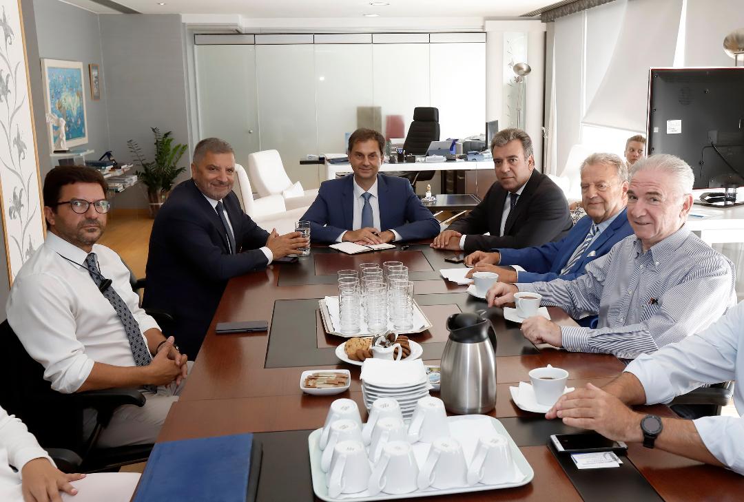 Την ανάγκη κατάρτισης  θεσμικού πλαισίου για τον ιατρικό τουρισμό συζήτησαν σήμερα ο Υπουργός Τουρισμού κ. Χάρης Θεοχάρης και ο Υφυπουργός κ. Μάνος Κόνσολας με το διοικητικό συμβούλιο της ΕΛΙΤΟΥΡ