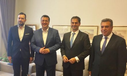 Συνάντηση του υπουργού Τουρισμού, κ. Χάρη Θεοχάρη και του υφυπουργού κ. Μ. Κόνσολα,  με τον περιφερειάρχη Κεντρικής Μακεδονίας, Απόστολο Τζιτζικώστα.