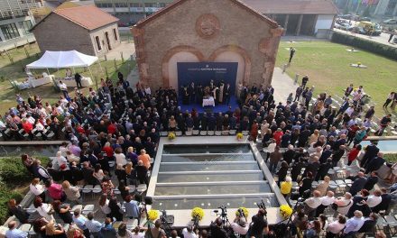 Το νέο Κτίριο Υπηρεσιών της Περιφέρειας Κεντρικής Μακεδονίας στη Θεσσαλονίκη εγκαινίασαν σήμερα ο Οικουμενικός Πατριάρχης Βαρθολομαίος και ο Περιφερειάρχης Κεντρικής Μακεδονίας Απόστολος Τζιτζικώστας.