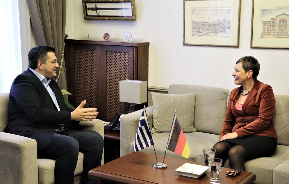 Συνάντηση του Περιφερειάρχη Κεντρικής Μακεδονίας Απόστολου Τζιτζικώστα με τη Γενική Πρόξενο της Γερμανίας στη Θεσσαλονίκη Σίβυλλα Μπέντικ εν όψη της 85ης ΔΕΘ το 2020.