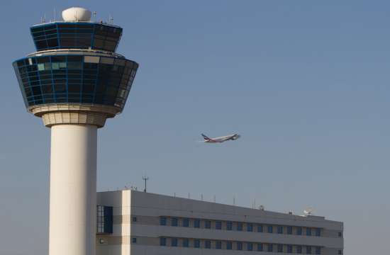 Έξι συλλήψεις στα αεροδρόμια Αθήνας και Σάμου για online απάτες στις αερομεταφορές