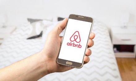 H Airbnb προχωρά στον έλεγχο όλων των σπιτιών της πλατφόρμας.