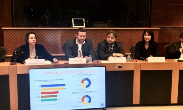 Ουσιαστική στήριξη του τουριστικού τομέα στην Ευρώπη, ζητά η Έλενα Κουντουρά