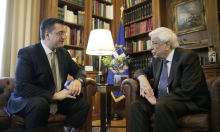 Συνάντηση του Προέδρου της Ευρωπαϊκής Επιτροπής των Περιφερειών και Περιφερειάρχη Κεντρικής Μακεδονίας Απόστολου Τζιτζικώστα με τον Πρόεδρο της Δημοκρατίας Προκόπη Παυλόπουλο