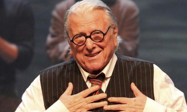 Τάφος, τιμής ένεκεν στην οικογένεια του Κώστα Βουτσά από τον Δήμο Αθηναίων. Καλό ταξίδι!