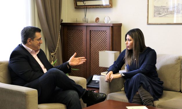 Συνάντηση εργασίας του Περιφερειάρχη Κεντρικής Μακεδονίας Απόστολου Τζιτζικώστα με την Υφυπουργό Παιδείας και Θρησκευμάτων Σοφία Ζαχαράκη