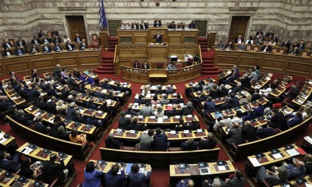 Η Δημοκρατία σε καραντίνα: Σύσσωμη η αντιπολίτευση αντιδρά για το αντιπεριβαλλοντικό νομοσχέδιο