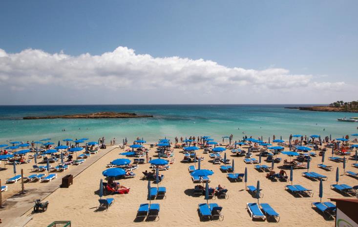 Η Κύπρος θα καλύπτει το κόστος περίθαλψης και διαμονής τουριστών αν βρεθούν θετικοί κατά την διαμονή τους