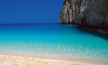 Οι πρώτες αφίξεις τουριστών στην Ελλάδα είναι βαρόμετρο για την εξέλιξη της τουριστικής κίνησης