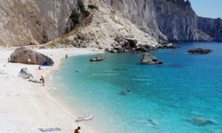 Στα 10 δισ. ευρώ εκτιμά τις απώλειες εισπράξεων εφέτος για τον τουρισμό η EY Ελλάδος