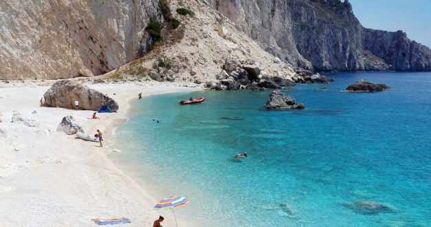 Στα 10 δισ. ευρώ εκτιμά τις απώλειες εισπράξεων εφέτος για τον τουρισμό η EY Ελλάδος