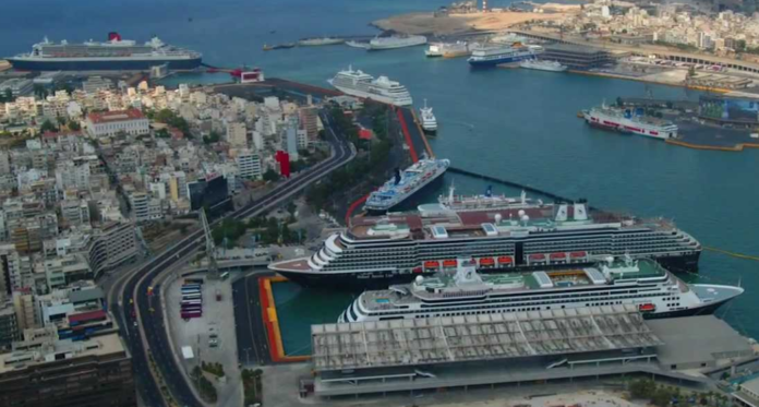 Αυξημένη η κίνηση στο λιμάνι του Πειραιά σήμερα