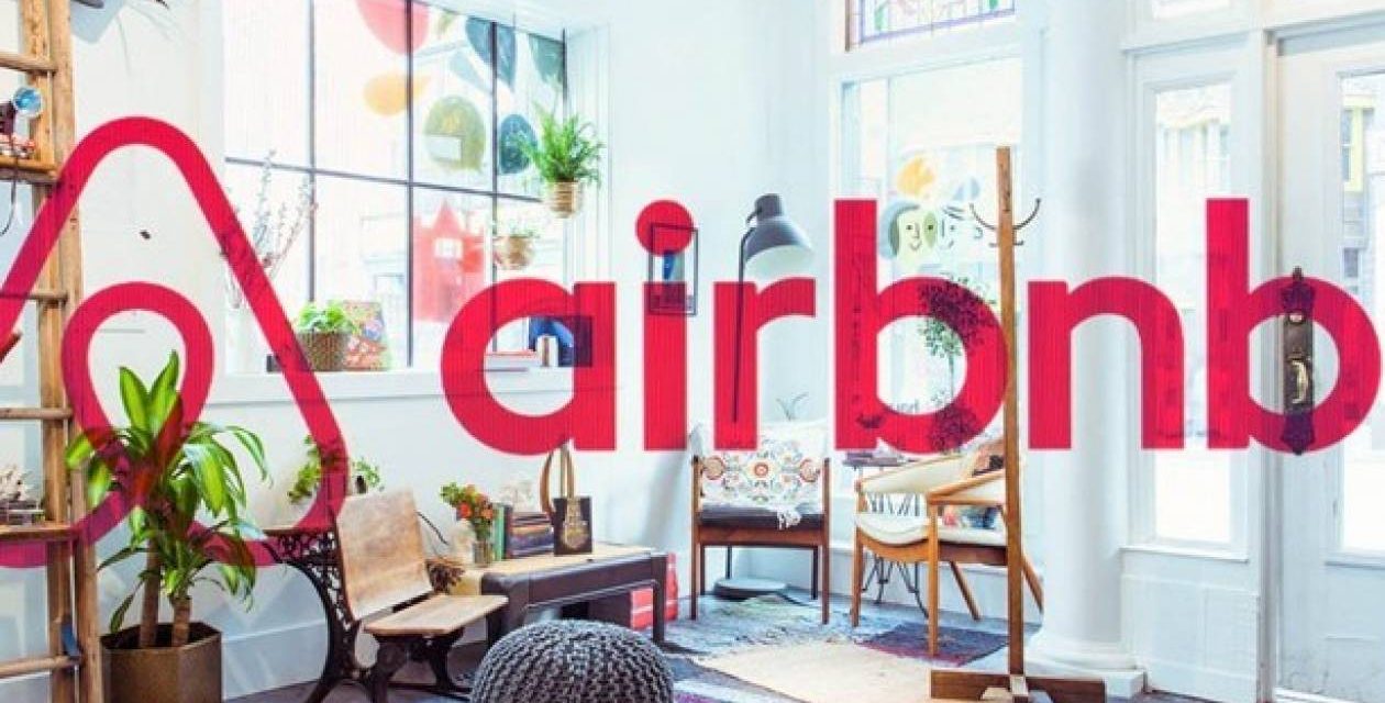 Η Airbnb «έκανε λάθη και πρέπει να αλλάξει», λέει ο ιδρυτής