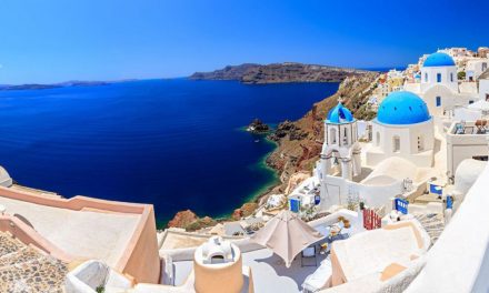 Ο κορωνοϊός δημιούργησε νοσταλγία διακοπών | Σαντορίνη, ελληνικά νησιά & Ακρόπολη στις top εμπειρίες για τους Βρετανούς