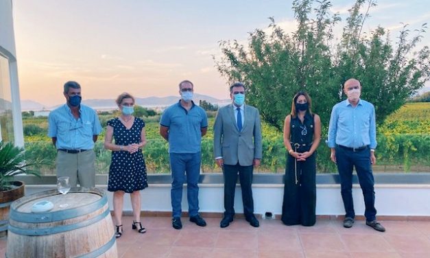 MΑΝΟΣ ΚΟΝΣΟΛΑΣ: «Θα στηρίξουμε τους ανθρώπους του τουρισμού για να μείνουν όρθιοι αυτό το δύσκολο χειμώνα»