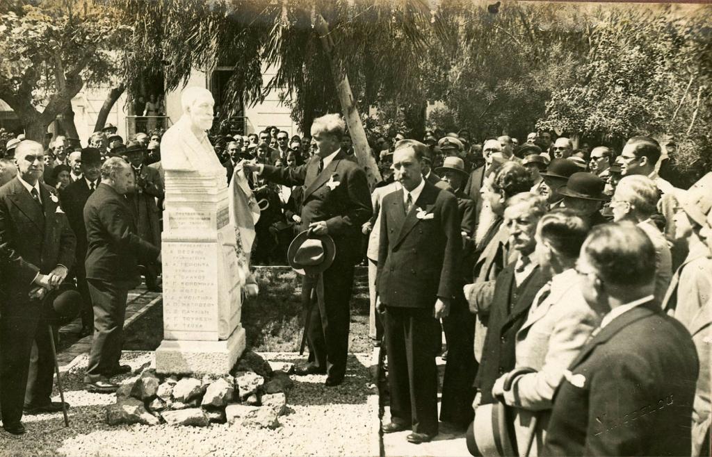 της προτομής Δ. Καμπούρογλου από τον Δήμαρχο Αθηναίων Κ. Κοτζιά 19 Απριλίου 1936.