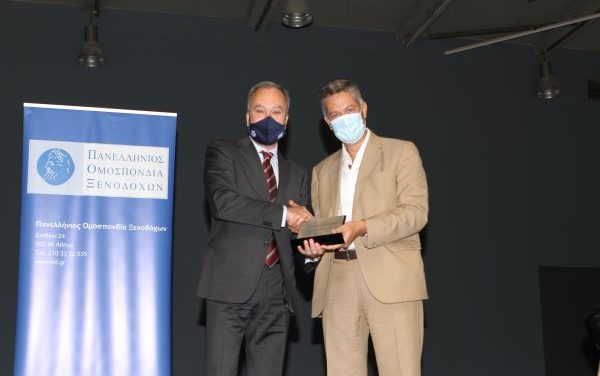 Η ΠΟΞ βράβευσε Θωμόπουλο, Σουλούνια και Λεβέντη για την προσφορά τους στην Ομοσπονδία