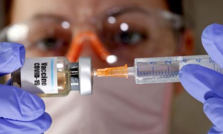 Πανεπιστήμιο Οξφόρδης | Οι δοκιμές για το εμβόλιο θα συνεχιστούν παρά το θάνατο εθελοντή