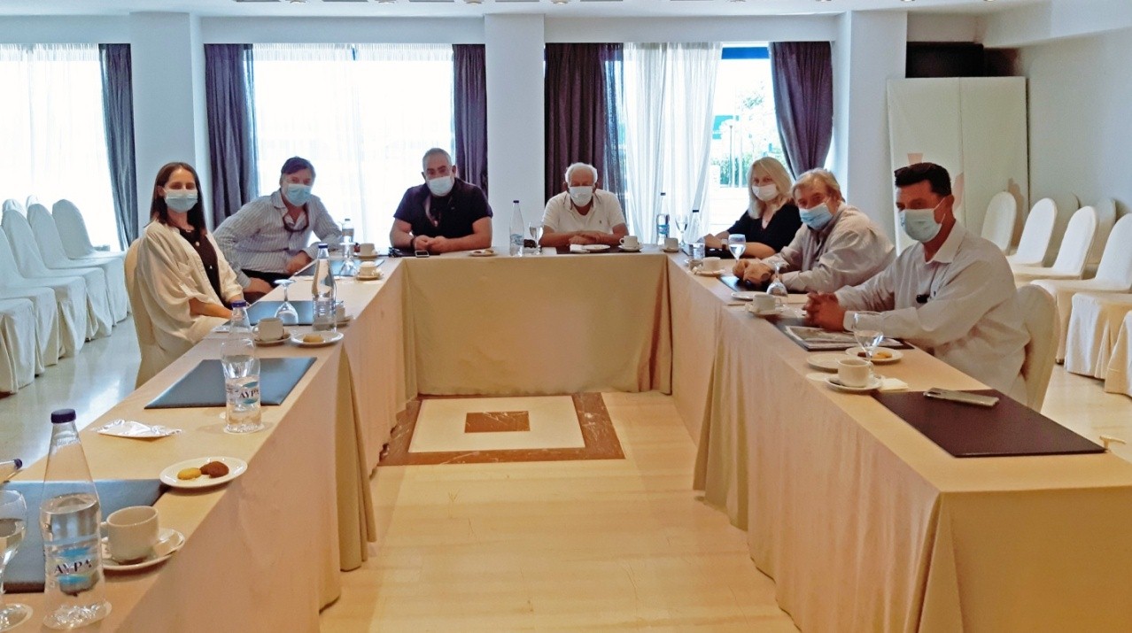 ΕΠΟΙΚΟΔΟΜΗΤΙΚΗ ΑΛΛΑ ΑΝΑΠΟΤΕΛΕΣΜΑΤΙΚΗ Η ΔΕΥΤΕΡΗ ΣΥΝΑΝΤΗΣΗ ΤΟΥ ΣΥΝΔΕΣΜΟΥ ΙΔΙΟΚΤΗΤΩΝ ΤΟΥΡΙΣΤΙΚΩΝ ΕΠΑΓΓΕΛΜΑΤΙΚΩΝ ΣΚΑΦΩΝ ΑΝΕΥ ΠΛΗΡΩΜΑΤΟΣ – ΣΙΤΕΣΑΠ ΜΕΤΗΝ ΠΑΡΑΧΩΡΗΣΙΟΥΧΟ ΕΤΑΙΡΙΑ ΤΗΣ ΜΑΡΙΝΑΣ ΑΛΙΜΟΥ ΤΟΥ ΟΜΙΛΟΥ ΑΚΤΩΡ