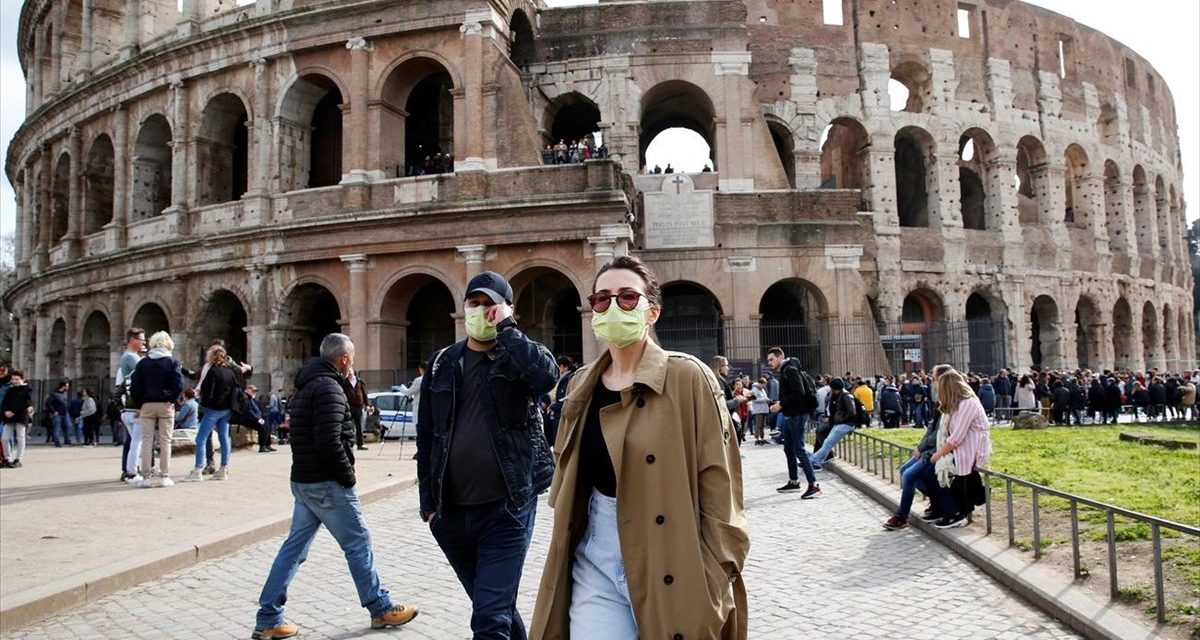 Υποχρεωτική από αύριο παντού η μάσκα στη Ρώμη