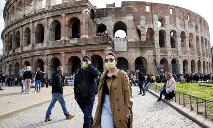 Υποχρεωτική από αύριο παντού η μάσκα στη Ρώμη