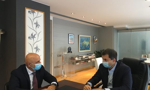 Συνάντηση του Υπουργού Τουρισμού κ. Χάρη Θεοχάρη με τον Πρόεδρο της Ένωσης Ξενοδόχων Σάμου κ. Μάνο Βαλή