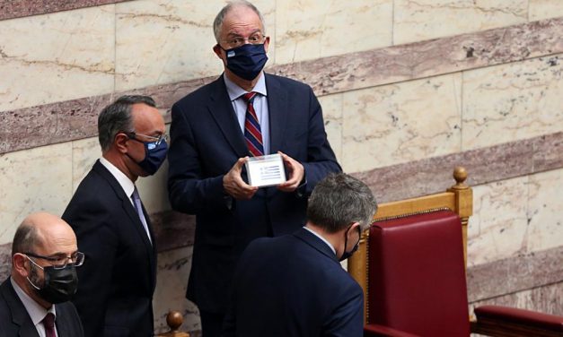 Προϋπολογισμός προβλέψεις: Ύφεση 10,5%, χρέος 208,9% για το 2020, ισχνή ανάκαμψη το 2021