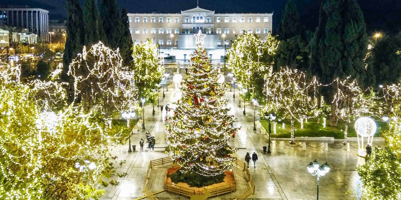 Μια Αθηναϊκή χριστουγεννιάτικη ιστορία (Φώτο + ταινία)                      Ο Δήμος Αθηναίων ανάβει το Χριστουγεννιάτικο δέντρο, αλλιώς…