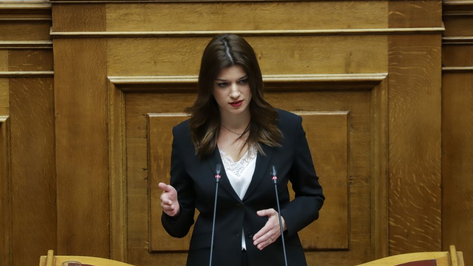 Κ.Νοτοπούλου στην Βουλή:Η Βουλευτής του ΣΥΡΙΖΑ-ΠΣ αναφέρθηκε στους κυβερνητικούς χειρισμούς και στις συνέπειές τους στην δημόσια υγεία, τον Τουρισμό και την Οικονομία.