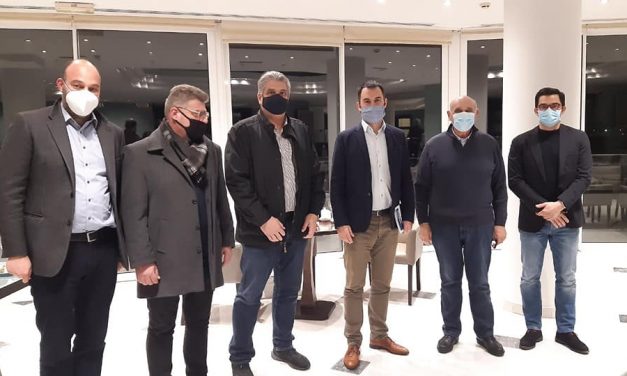 ΑΛΕΞΗΣ ΧΑΡΙΤΣΗΣ: Συνάντηση με το Δ.Σ και μέλη της Ένωσης Ξενοδόχων  Μεσσηνίας