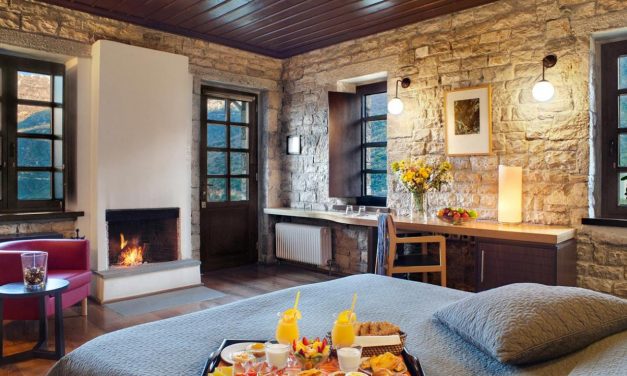 Έως τις 31 Ιανουαρίου οι υπεύθυνες δηλώσεις των ιδιοκτητών ξενοδοχείων δωδεκάμηνης λειτουργίας για τη λήψη της ειδικής αποζημίωσης αποδοχών αδείας εργαζομένων, των οποίων οι συμβάσεις τέθηκαν σε αναστολή εντός του 2020