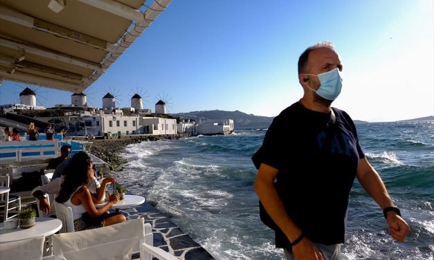 Δεν θα υπάρχει καμία απαγόρευση στο να επισκεφτεί κάποιος τη χώρα μας ή οποιαδήποτε άλλη χώρα ακόμη και αν δεν έχει εμβολιαστεί