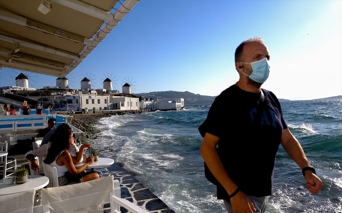 Δεν θα υπάρχει καμία απαγόρευση στο να επισκεφτεί κάποιος τη χώρα μας ή οποιαδήποτε άλλη χώρα ακόμη και αν δεν έχει εμβολιαστεί
