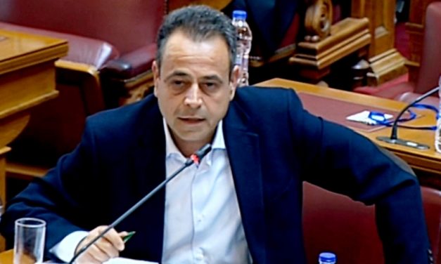 «Πυρά» Σαντορινιού για τους διαγωνισμούς σίτισης προσφύγων σε Κω και Λέρο