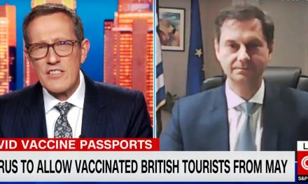Θεοχάρης στο CNN: Κερδίζει έδαφος στην ΕΕ το πιστοποιητικό εμβολιασμού
