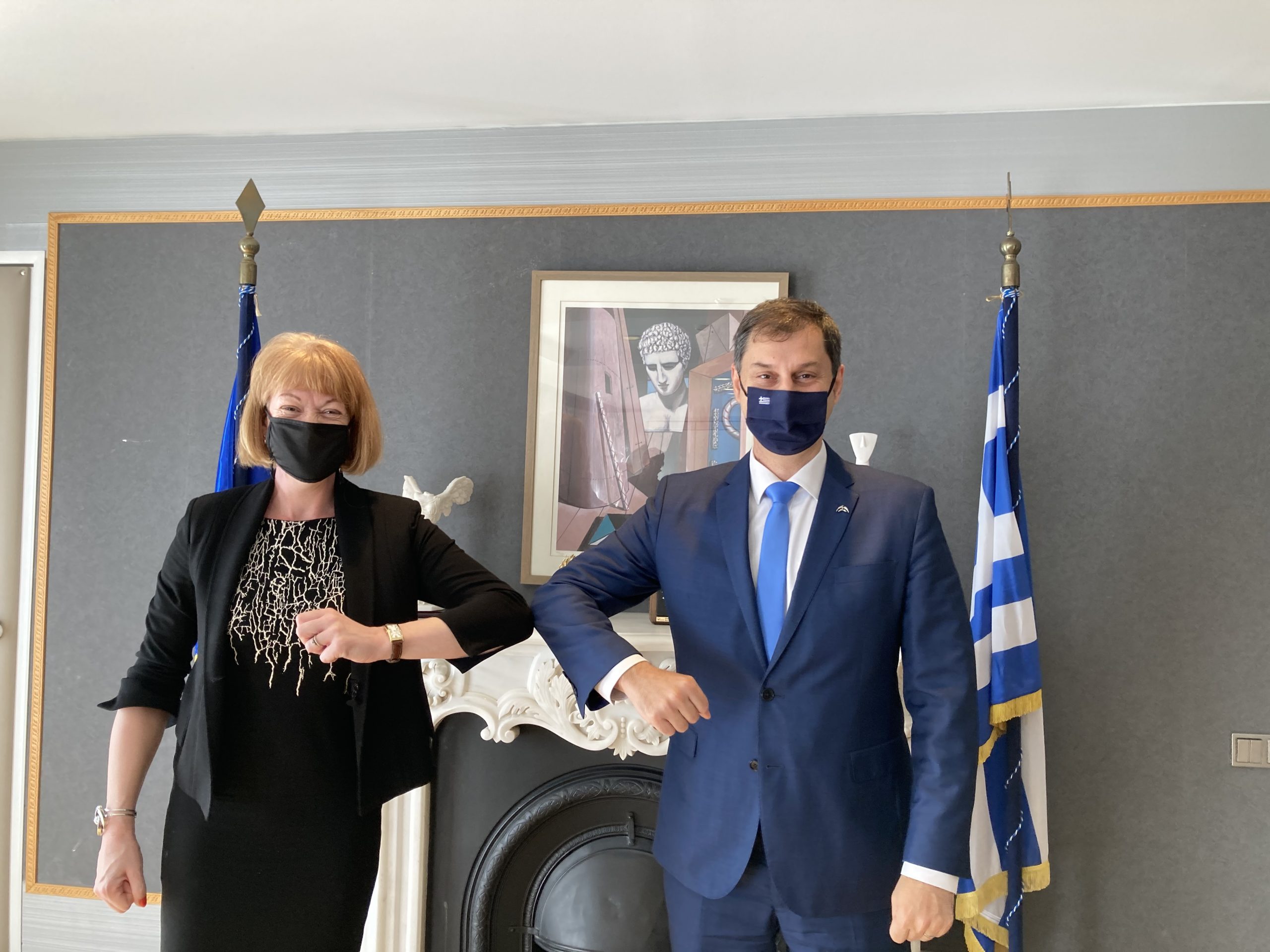 Σε θετικό κλίμα η συνάντηση Θεοχάρη με την υφυπουργό Εξωτερικών του Ηνωμένου Βασιλείου Wendy Morton