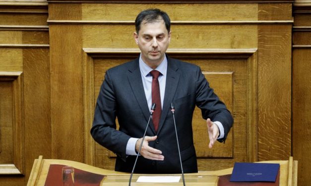 Χάρης Θεοχάρης στη Βουλή: «Εντείνουμε την υγειονομική επιτήρηση όπου βλέπουμε αύξηση της μετάλλαξης Δέλτα»