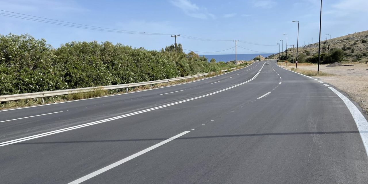 Ξεκίνησαν οι εργασίες βελτίωσης της οδικής ασφάλειας στην παραλιακή λεωφόρο Βάρκιζας-Σουνίου από την Περιφέρεια Αττικής