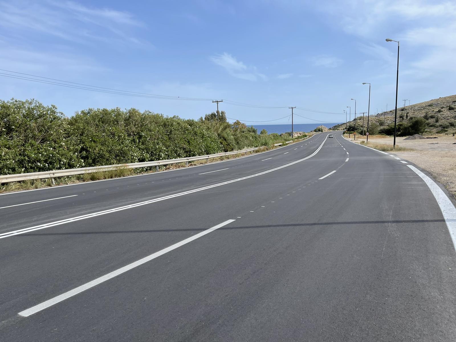 Ξεκίνησαν οι εργασίες βελτίωσης της οδικής ασφάλειας στην παραλιακή λεωφόρο Βάρκιζας-Σουνίου από την Περιφέρεια Αττικής